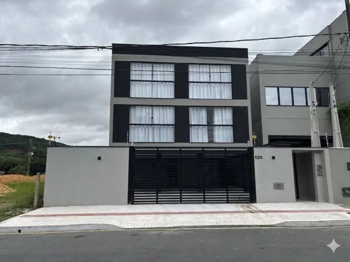 Foto do Instagram da Auga Studios mostrando studio mobiliado em Balneário Camboriú